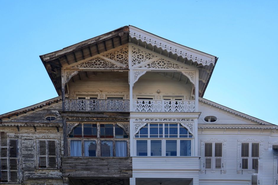 10 Exterior Home Renovation Ideas That Increase Property Value