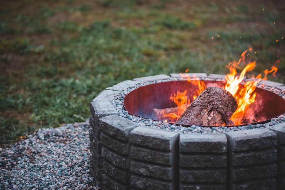 Building a Fire Pit: DIY vs Professional Installation Costs