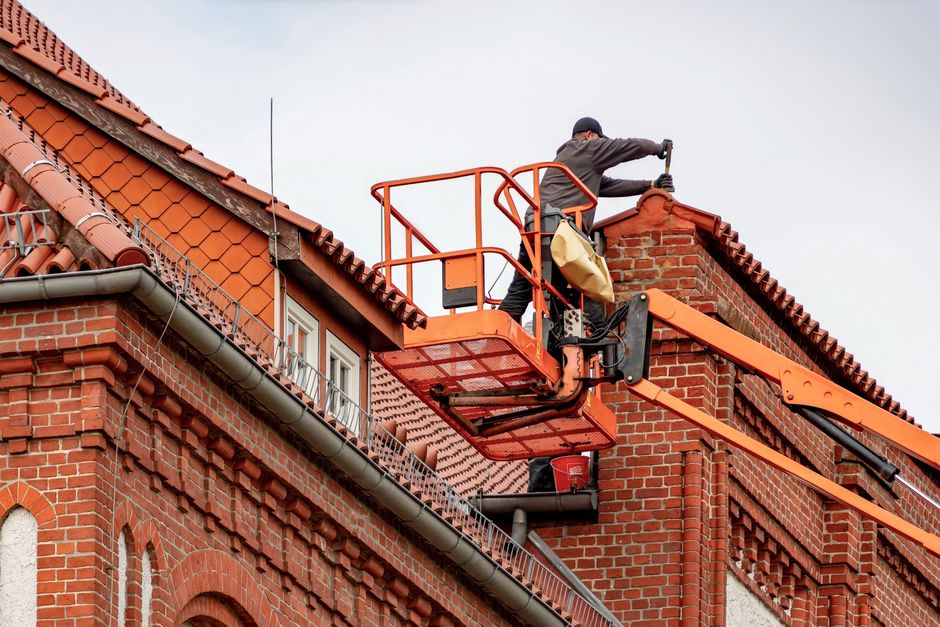 Gutter Installation and Repair: Costs, Types, and Maintenance Tips