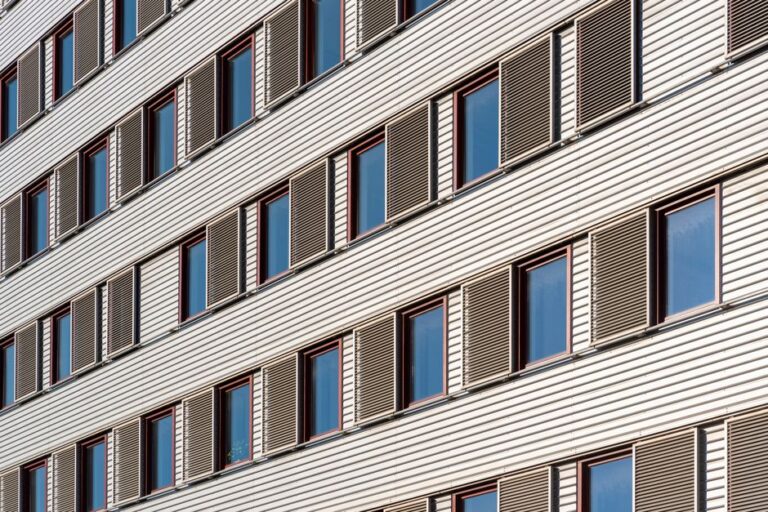 Vinyl vs Fiber Cement Siding: Which Is Right for Your Home?